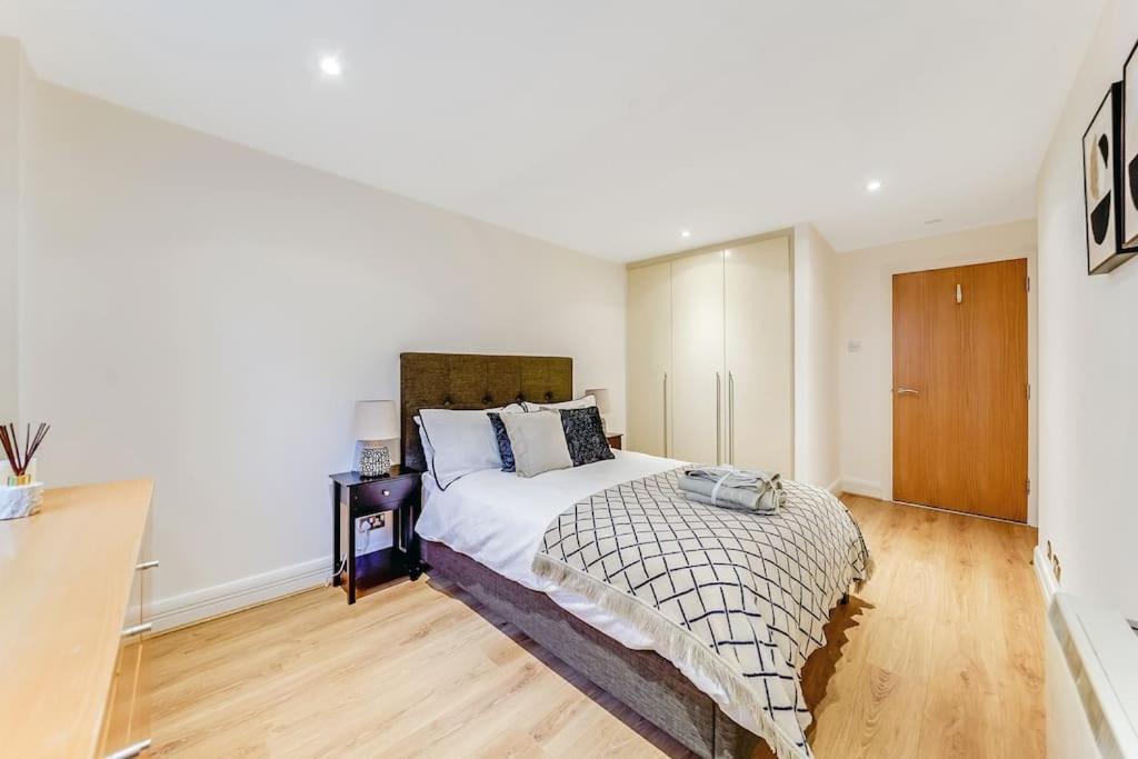 Spacious 1 Bedroom Apt Near Marble Arch ลอนดอน ภายนอก รูปภาพ