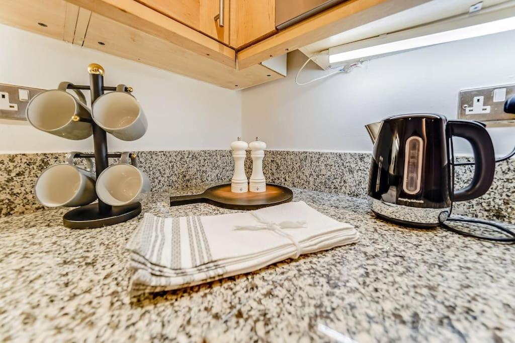 Spacious 1 Bedroom Apt Near Marble Arch ลอนดอน ภายนอก รูปภาพ